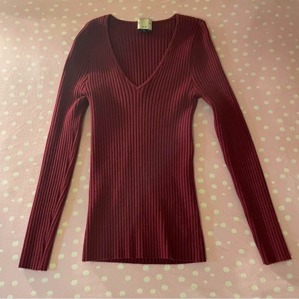 Ribbed V-Neck Long Sleeve Top in Burgundy
